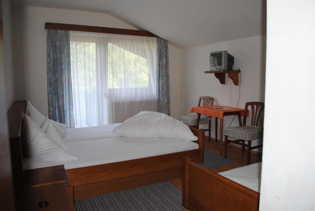 Pension Larchenhof Maurach  Room photo